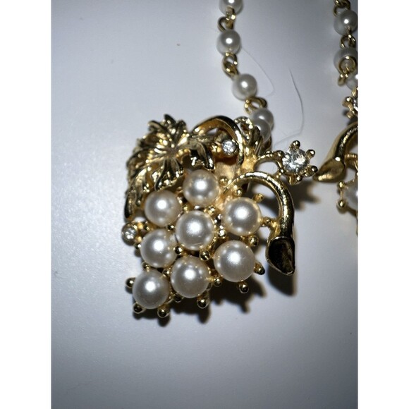Sweater Clips Chain Gold Tone Faux Pearl Grape Cluster Vintage Mad Men 50s - Picture 2 of 6